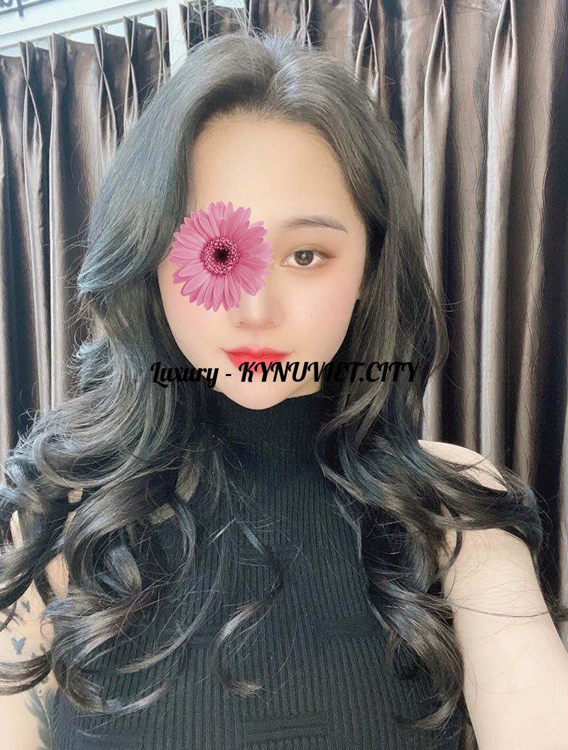 hotgirl-tiktok-mai-phuong-bui-2k1-ve-dep-cute-dang-yeu-vo-cung-2059787-original.jpg